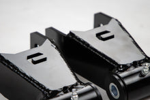 Load image into Gallery viewer, Cognito 20-25 Chevrolet Silverado 2500 HD 1in Drop Leaf Spring Shackle