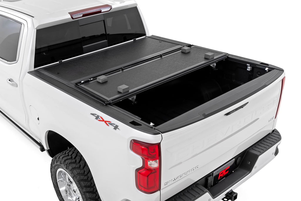 Hard Low Profile Bed Cover | 5'10" Bed | Chevy/GMC Sierra 1500 (19-26)/Silverado 1500 (19-26) 