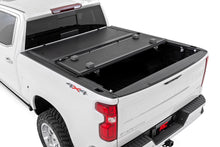 Load image into Gallery viewer, Hard Low Profile Bed Cover | 5'10" Bed | Chevy/GMC Sierra 1500 (19-26)/Silverado 1500 (19-26) 