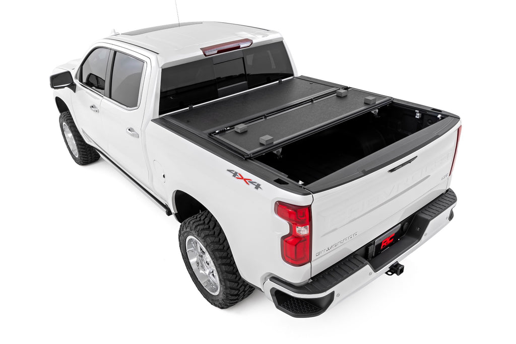 Hard Low Profile Bed Cover | 5'10" Bed | Chevy/GMC Sierra 1500 (19-26)/Silverado 1500 (19-26) 