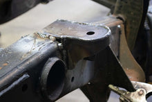 Load image into Gallery viewer, Rust Buster 11-18 Chevy Silverado 2500HD/3500HD Center Bed Mount - Right
