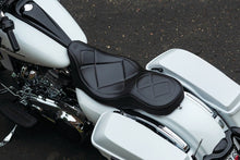Load image into Gallery viewer, Mustang 08-21 Harley Electra Glide,Rd Glide,Rd King,Str Glide Super Tripper 1PC Seat Carbon - Blac