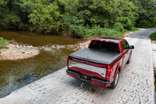 Load image into Gallery viewer, UnderCover 14-18 Chevy Silverado (19 Legacy) 5.8ft SE Bed Cover - Black Textured