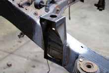 Load image into Gallery viewer, Rust Buster 95-04 Toyota Tacoma Double Cab Front Bed Mount