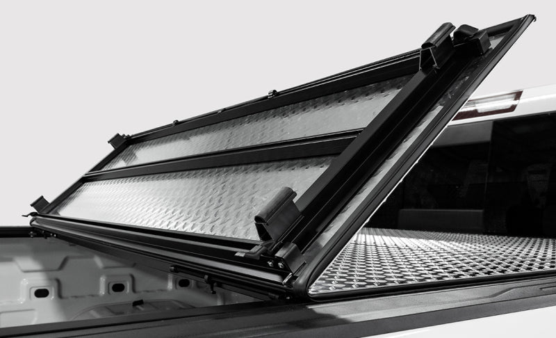 Access 23+ Chevy Colorado 5ft LOMAX Trifold Bed Cover - Black Diamond