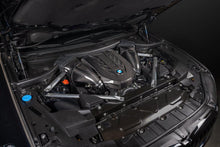 Load image into Gallery viewer, Eventuri G05 / G06 / G07 M50i Black Carbon Intake - EVE-X5M50-CF-INT - Image 7