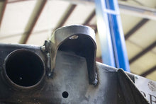 Load image into Gallery viewer, Rust Buster 11-18 Chevy Silverado 2500HD/3500HD Center Bed Mount - Right