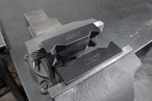 Load image into Gallery viewer, HPS AN Fitting Vise Jaws ANV400 Black