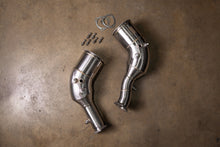Load image into Gallery viewer, Audi C8 RS6 / RS7 400 Cell Catted Downpipes