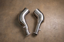 Load image into Gallery viewer, Audi C8 RS6 / RS7 400 Cell Catted Downpipes