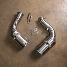 Load image into Gallery viewer, Bentley Bentayga V8 400 Cell Catted Downpipes