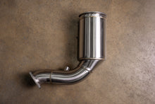 Load image into Gallery viewer, Bentley Bentayga V8 400 Cell Catted Downpipes