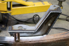 Load image into Gallery viewer, Rustbuster Cab And Bed Mount Left Side