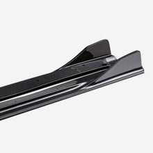 Load image into Gallery viewer, Seibon 2023+ Nissan Z MB-Style Carbon Fiber Side Skirt