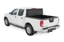 Load image into Gallery viewer, Hard Tri-Fold Flip Up Bed Cover | 5' Bed | Nissan Frontier 2WD/4WD (05-21)