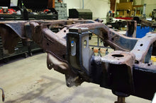 Load image into Gallery viewer, Rustbuster 09-24 RAM 1500 Forward Bed Mount - Right