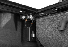 Load image into Gallery viewer, RealTruck 19-26 RAM 1500 5.7ft Bed (w/o MultiFunction Tailgate) RetraxPRO EZ-Off FRC-4000