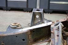 Load image into Gallery viewer, Rust Buster 95-04 Toyota Tacoma Double Cab Front Bed Mount