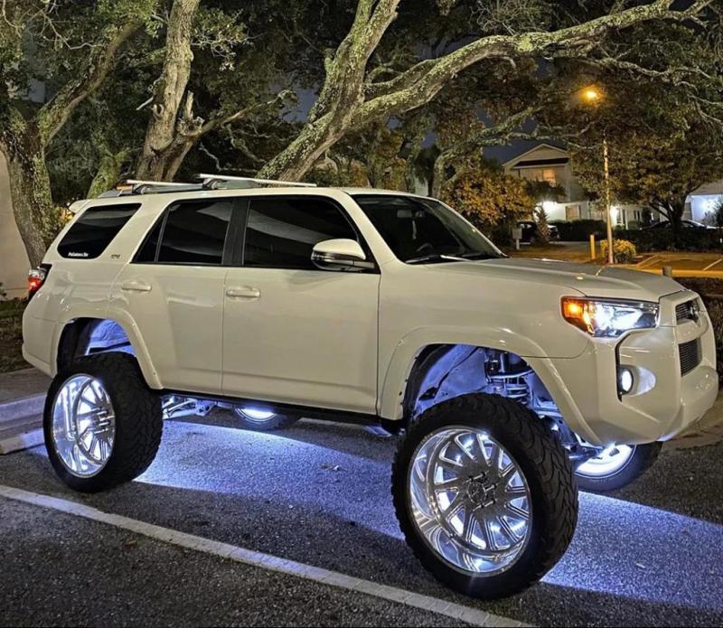 Oracle LED Illuminated Wheel Rings - White NO RETURNS