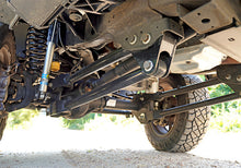 Load image into Gallery viewer, Superlift 05-07 Ford F-250 SuperDuty 4WD Diesel 4in Lift Kit w/ A 4 Link Conversion/Fox 2.0 Shocks
