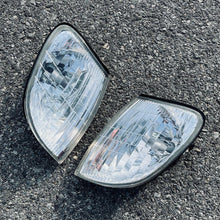 Load image into Gallery viewer, Clear Corner Lights | BROKEN TABS |  SCRATCH AND DENT SALE - HEAVY DISCOUNT | DM FOR MORE PHOTOS